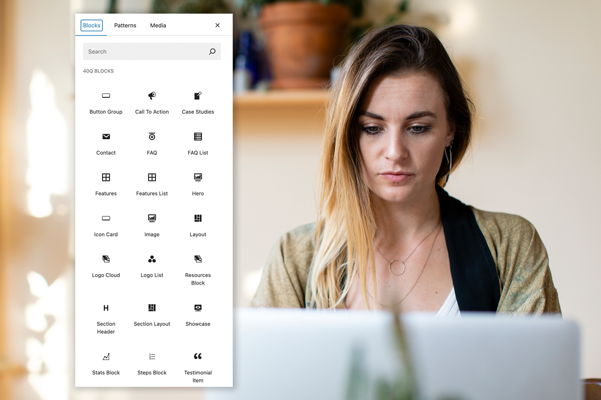 Diagrama de una arquitectura WordPress enterprise con integraciones y capas de gobernanza